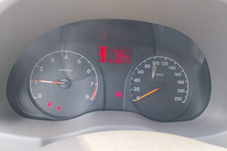 Used Hyundai Verna (older generation) 2010 Sedan 1.4L Manual Comfort GS Instrument Cluster