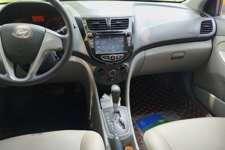Used Hyundai Verna (older generation) 2010 Sedan 1.4L Automatic Comfort Model GS Interior 1