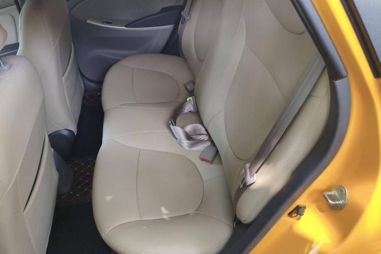 Used Hyundai Verna (older generation) 2010 Sedan 1.4L Automatic Comfort Model GS Interior 3