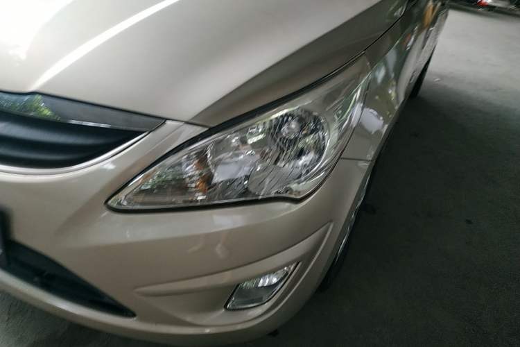 Used Hyundai Verna (older generation) 2010 Sedan 1.4L Manual Comfort GS Left Front Headlight