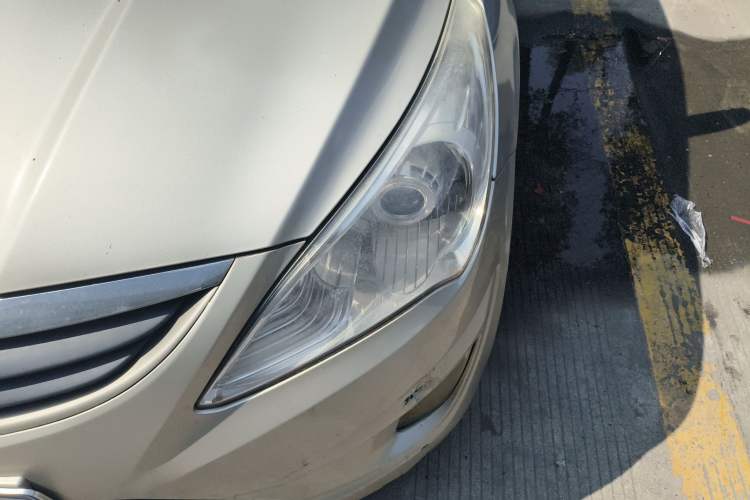 Used Hyundai Verna (older generation) 2010 Sedan 1.4L Manual Comfort GS Left Front Headlight