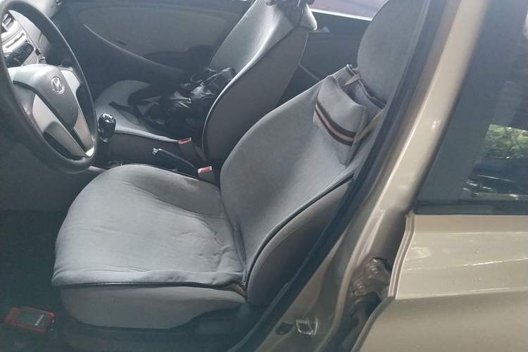Used Hyundai Verna (older generation) 2010 Sedan 1.4L Manual Comfort GS Left Front Seat