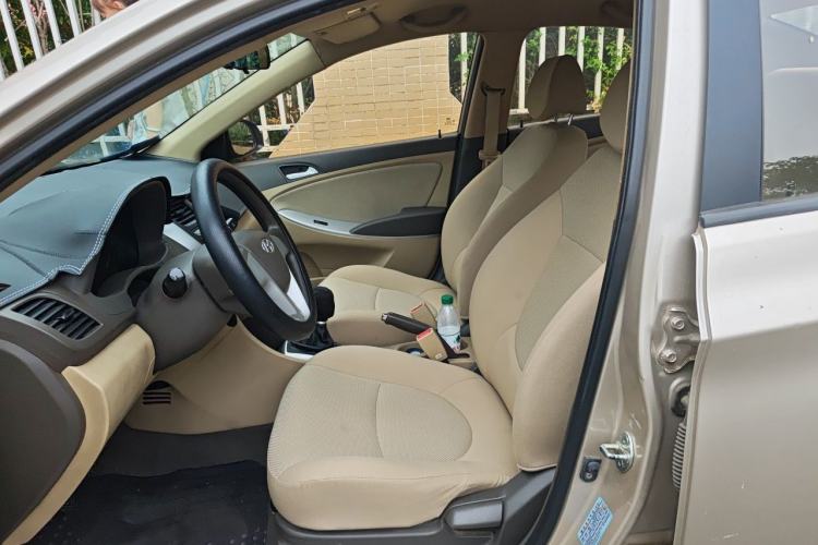 Used Hyundai Verna (older generation) 2010 Sedan 1.4L Manual Comfort GS Left Front Seat