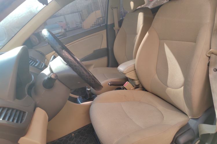Used Hyundai Verna (older generation) 2010 Sedan 1.4L Manual Standard GL Model Left Front Seat
