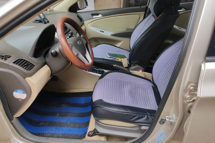 Used Hyundai Verna (older generation) 2010 Sedan 1.4L Automatic Comfort Model GS Left Front Seat