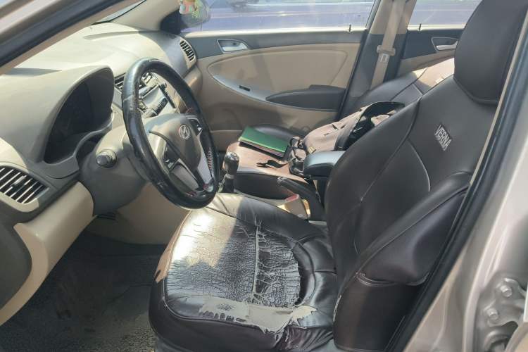 Used Hyundai Verna (older generation) 2010 Sedan 1.4L Manual Comfort GS Left Front Seat