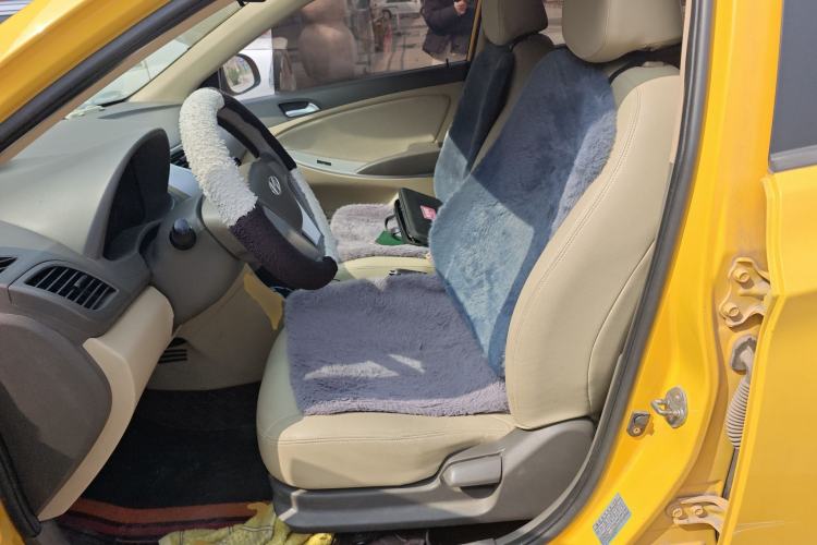 Used Hyundai Verna (older generation) 2010 Sedan 1.4L Automatic Comfort Model GS Left Front Seat