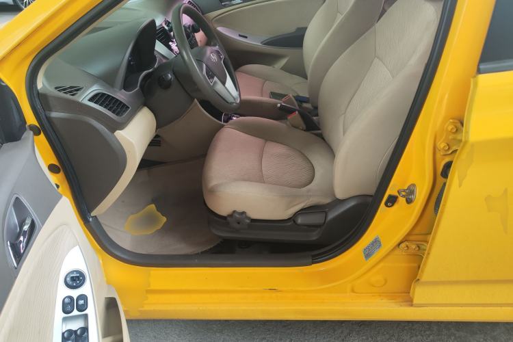 Used Hyundai Verna (older generation) 2010 Sedan 1.4L Automatic Luxury GLS Trim Left Front Seat