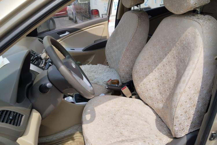 Used Hyundai Verna (older generation) 2010 Sedan 1.4L Manual Comfort GS Left Front Seat