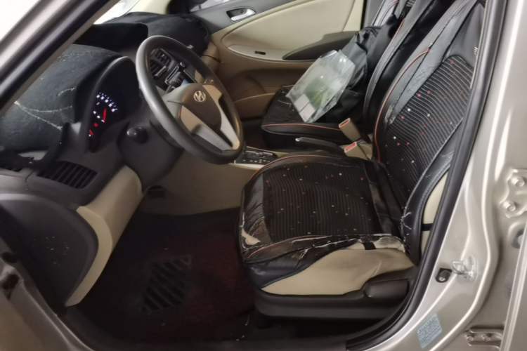Used Hyundai Verna (older generation) 2010 Sedan 1.4L Automatic Fashionable GT Model Left Front Seat