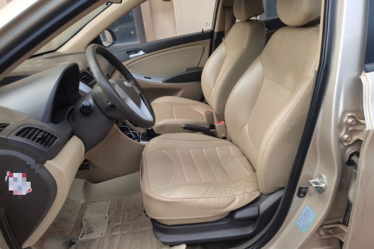 Used Hyundai Verna (older generation) 2010 Sedan 1.4L Manual Comfort GS Left Front Seat