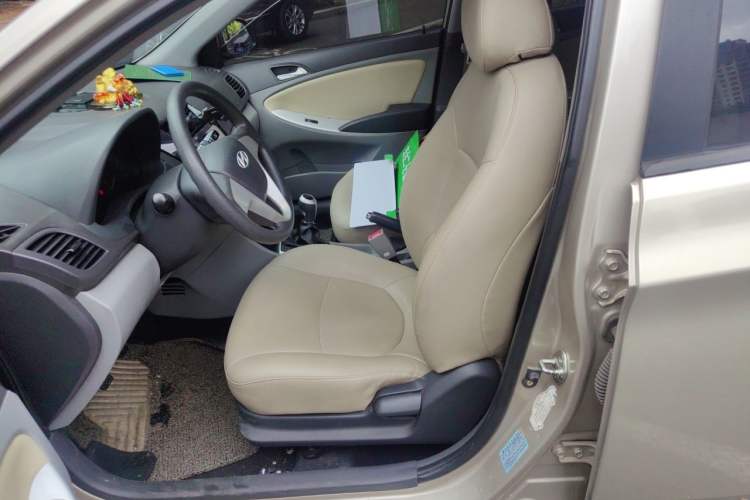 Used Hyundai Verna (older generation) 2010 Sedan 1.4L Manual BLUE Model Left Front Seat