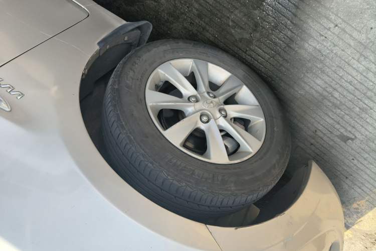 Used Hyundai Verna (older generation) 2010 Sedan 1.4L Manual Comfort GS Left Front Wheel Hub
