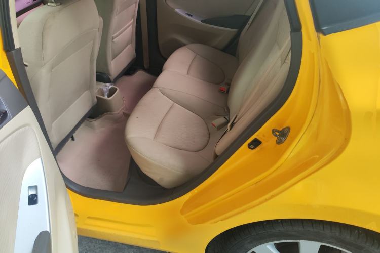 Used Hyundai Verna (older generation) 2010 Sedan 1.4L Automatic Luxury GLS Trim Left Rear Seat