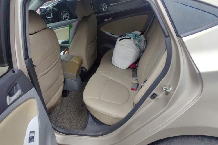 Used Hyundai Verna (older generation) 2010 Sedan 1.4L Manual BLUE Model Left Rear Seat