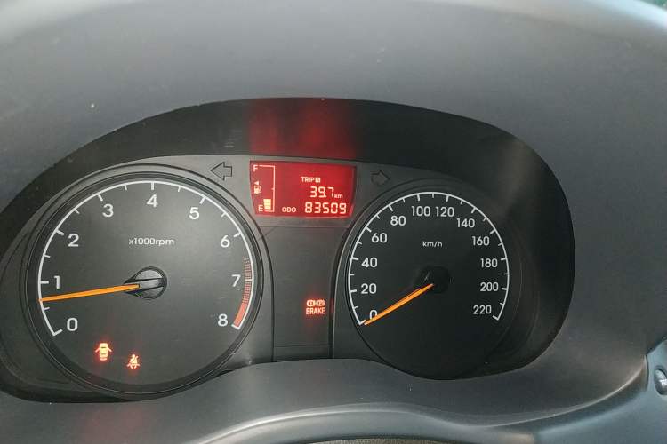 Used Hyundai Verna (older generation) 2010 Sedan 1.4L Manual Comfort GS Odometer Close Up