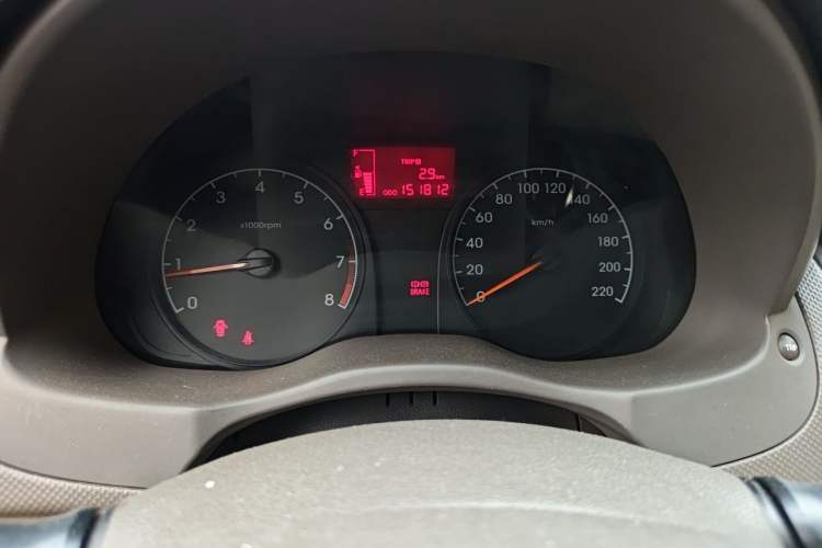 Used Hyundai Verna (older generation) 2010 Sedan 1.4L Manual Comfort GS Odometer Close Up