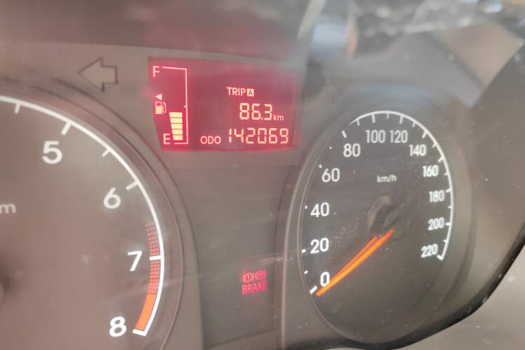 Used Hyundai Verna (older generation) 2010 Sedan 1.4L Manual Standard GL Model Odometer Close Up