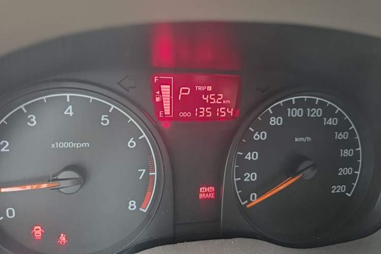Used Hyundai Verna (older generation) 2010 Sedan 1.4L Automatic Comfort Model GS Odometer Close Up
