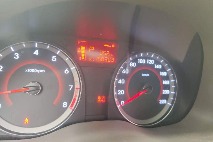 Used Hyundai Verna (older generation) 2010 Sedan 1.4L Automatic Luxury GLS Trim Odometer Close Up