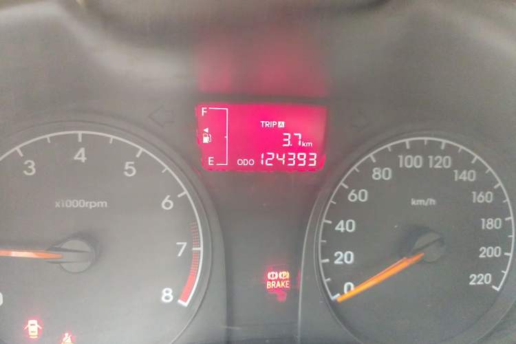 Used Hyundai Verna (older generation) 2010 Sedan 1.4L Manual Standard GL Model Odometer Close Up