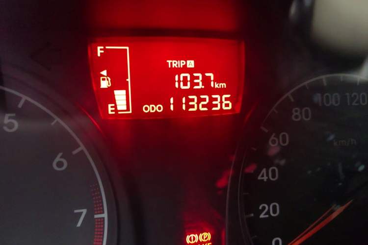 Used Hyundai Verna (older generation) 2010 Sedan 1.4L Manual BLUE Model Odometer Close Up