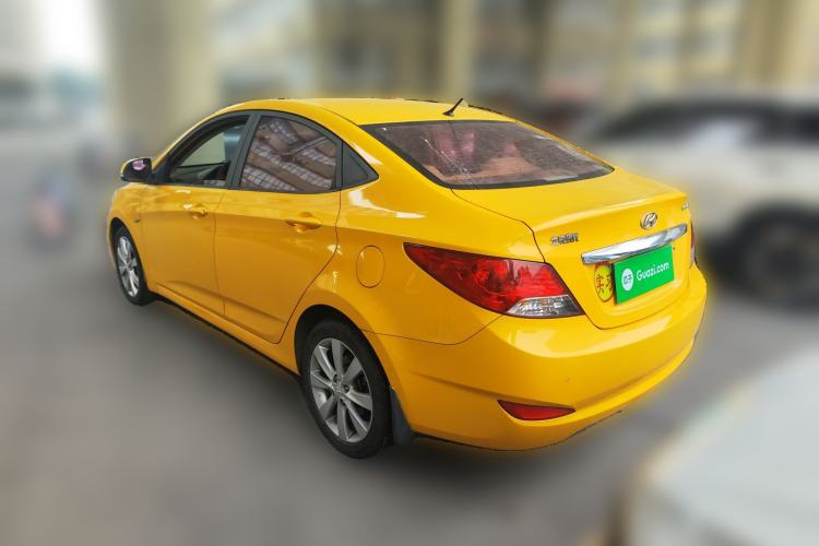 Used Hyundai Verna (older generation) 2010 Sedan 1.4L Automatic Luxury GLS Trim Rear Left 45 Deg