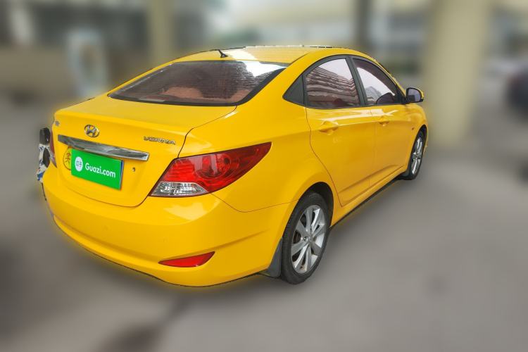 Used Hyundai Verna (older generation) 2010 Sedan 1.4L Automatic Luxury GLS Trim Rear Right 45 Deg