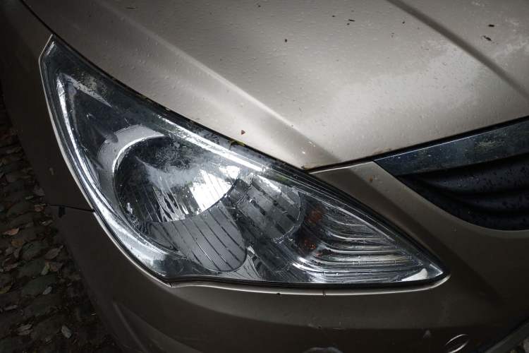 Used Hyundai Verna (older generation) 2010 Sedan 1.4L Manual Comfort GS Right Front Headlight