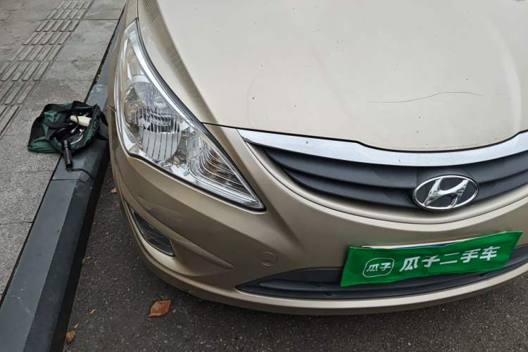 Used Hyundai Verna (older generation) 2010 Sedan 1.4L Manual Comfort GS Right Front Headlight