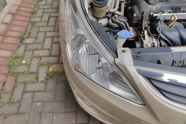 Used Hyundai Verna (older generation) 2010 Sedan 1.4L Automatic Comfort Model GS Right Front Headlight