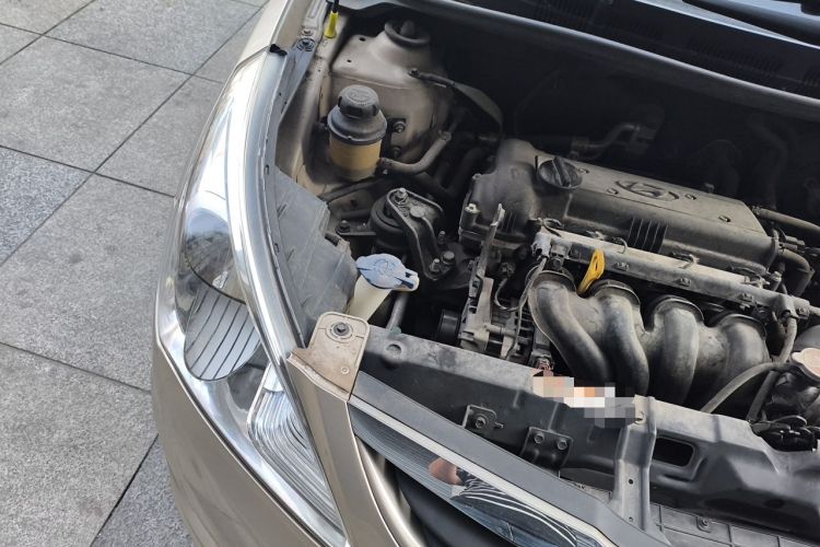 Used Hyundai Verna (older generation) 2010 Sedan 1.4L Manual Comfort GS Right Front Headlight