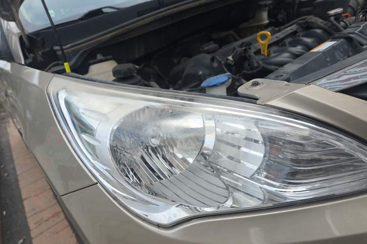 Used Hyundai Verna (older generation) 2010 Sedan 1.4L Automatic Comfort Model GS Right Front Headlight