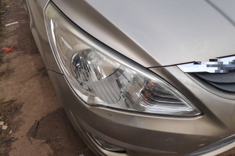 Used Hyundai Verna (older generation) 2010 Sedan 1.4L Manual Comfort GS Right Front Headlight