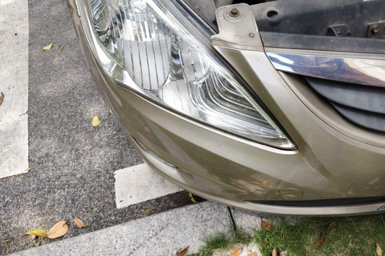 Used Hyundai Verna (older generation) 2010 Sedan 1.4L Manual BLUE Model Right Front Headlight