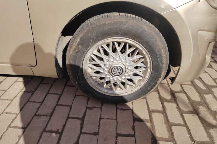 Used Hyundai Verna (older generation) 2010 Sedan 1.4L Manual Standard GL Model Right Front Wheel Hub