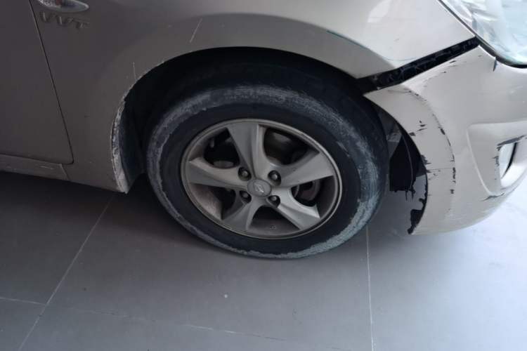 Used Hyundai Verna (older generation) 2010 Sedan 1.4L Automatic Fashionable GT Model Right Front Wheel Hub