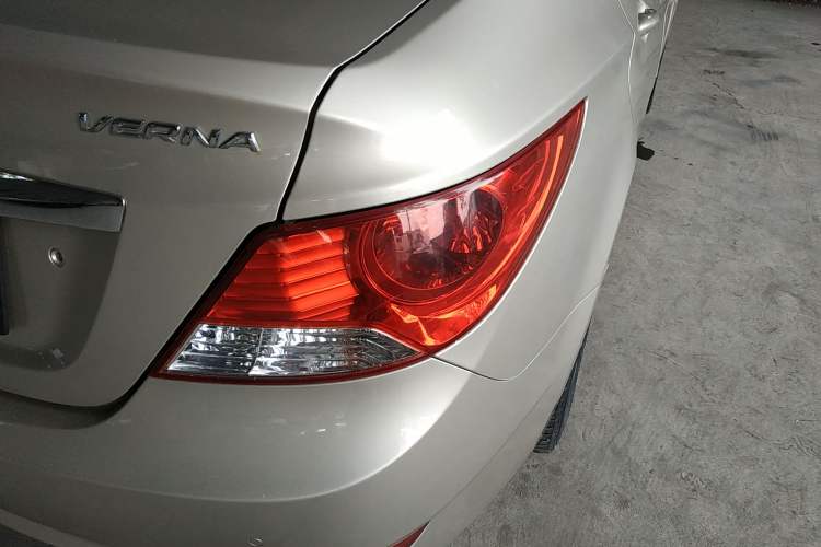 Used Hyundai Verna (older generation) 2010 Sedan 1.4L Manual Comfort GS Right Rear Taillight