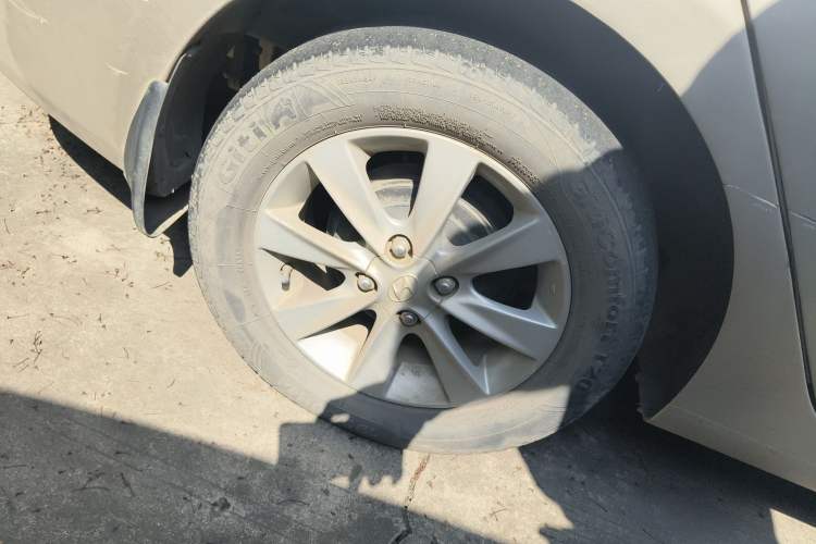 Used Hyundai Verna (older generation) 2010 Sedan 1.4L Manual Comfort GS Right Rear Wheel Hub