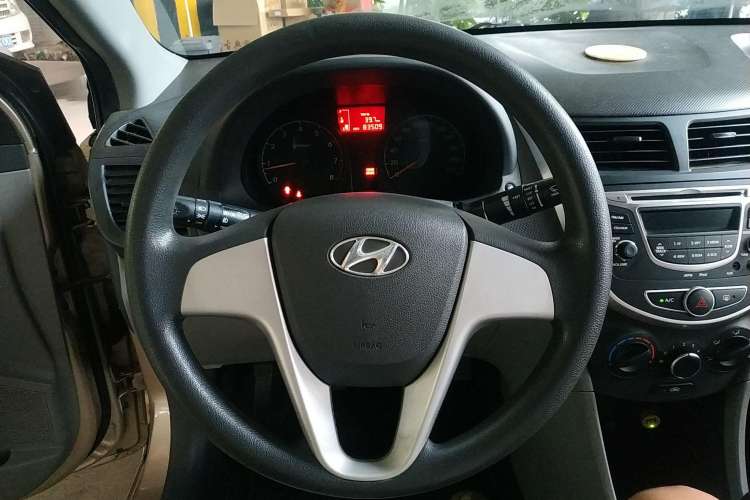 Used Hyundai Verna (older generation) 2010 Sedan 1.4L Manual Comfort GS Steering Wheel