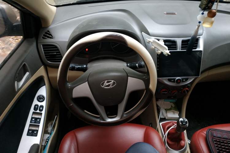 Used Hyundai Verna (older generation) 2010 Sedan 1.4L Manual Comfort GS Steering Wheel