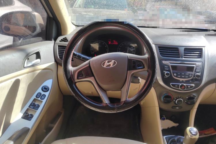Used Hyundai Verna (older generation) 2010 Sedan 1.4L Manual Standard GL Model Steering Wheel