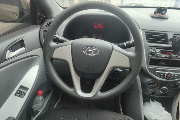 Used Hyundai Verna (older generation) 2010 Sedan 1.4L Manual Standard GL Model Steering Wheel
