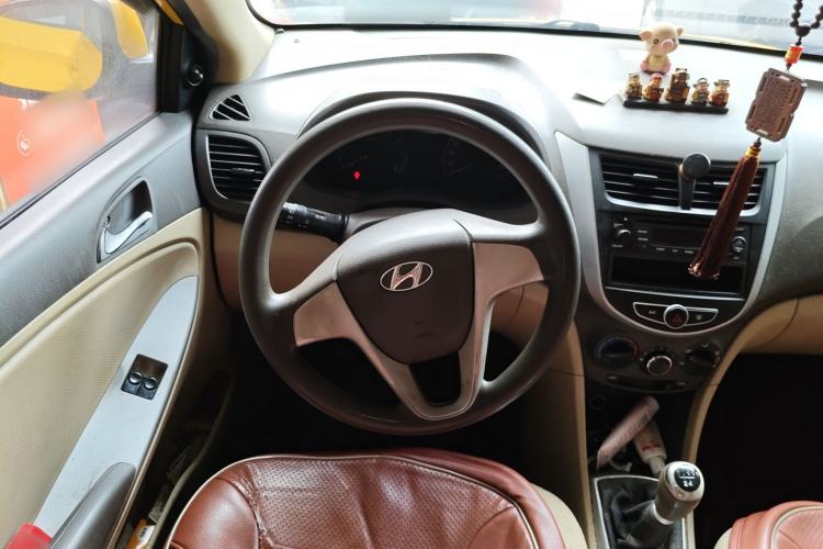 Used Hyundai Verna (older generation) 2010 Sedan 1.4L Manual Standard GL Model Steering Wheel