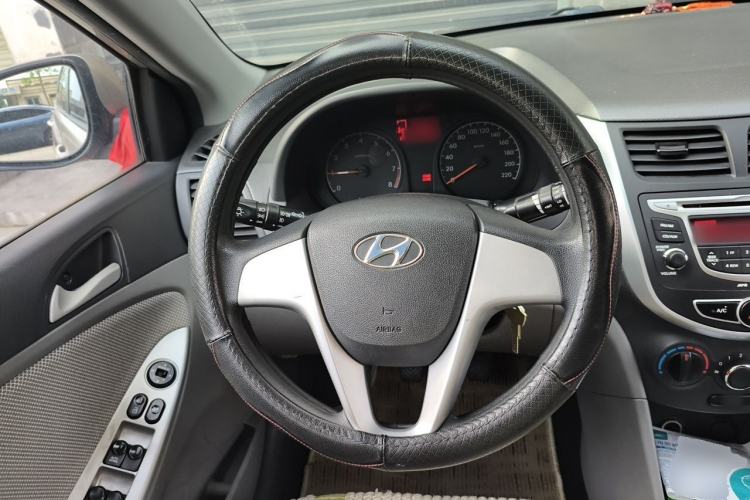 Used Hyundai Verna (older generation) 2010 Sedan 1.4L Manual Comfort GS Steering Wheel