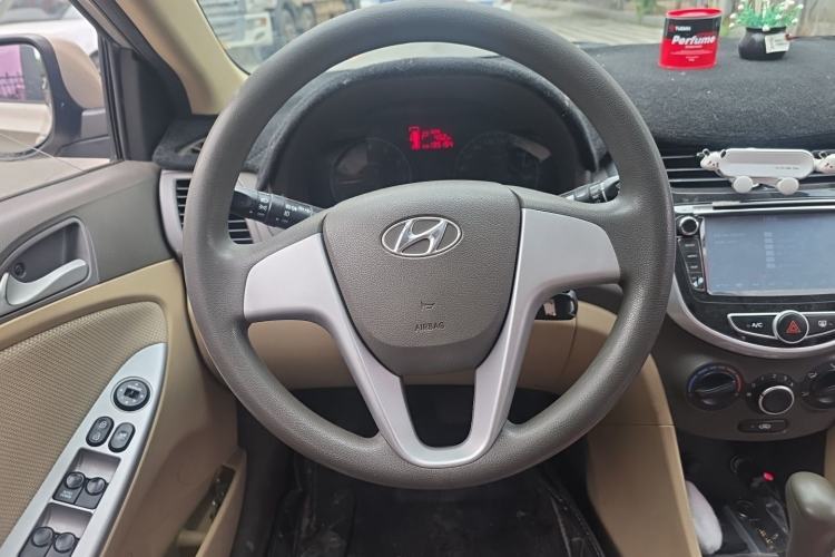 Used Hyundai Verna (older generation) 2010 Sedan 1.4L Automatic Comfort Model GS Steering Wheel