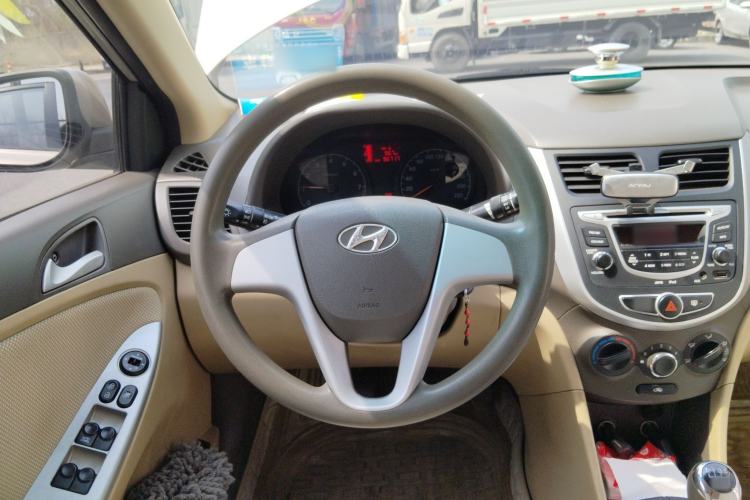 Used Hyundai Verna (older generation) 2010 Sedan 1.4L Manual Comfort GS Steering Wheel