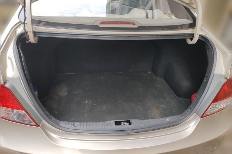 Used Hyundai Verna (older generation) 2010 Sedan 1.4L Automatic Comfort Model GS Trunk
