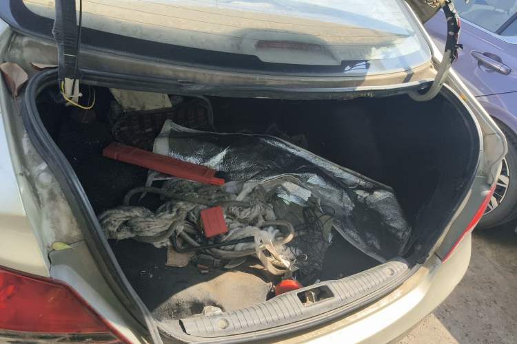 Used Hyundai Verna (older generation) 2010 Sedan 1.4L Manual Comfort GS Trunk
