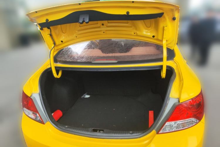 Used Hyundai Verna (older generation) 2010 Sedan 1.4L Automatic Luxury GLS Trim Trunk